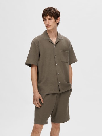 SELECTED HOMME Comfort fit Button Up Shirt in Brown: front