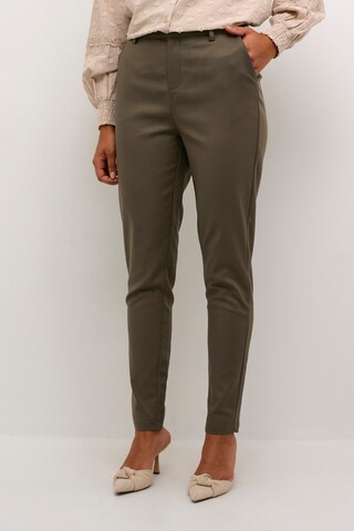 Coupe slim Pantalon Kaffe en marron : devant