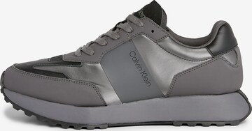 Calvin Klein Sneakers laag in Grijs: voorkant