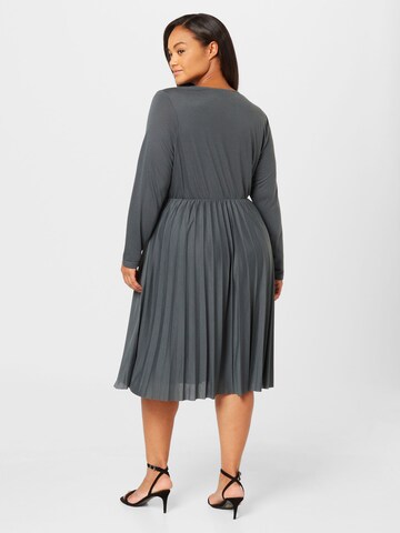 Robe 'Cleo' ABOUT YOU Curvy en vert