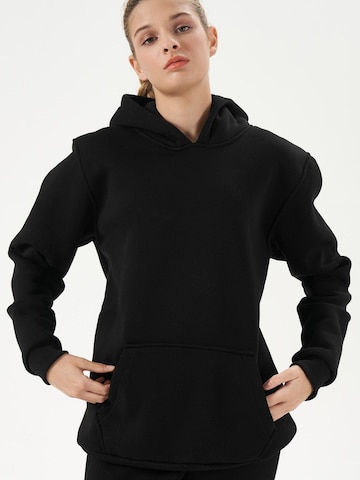 LOUIS LECLER Sweatshirt 'Nora' in Schwarz