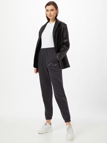 Comfort Studio by Catwalk Junkie Tapered Broek 'EASY GOING' in Zwart