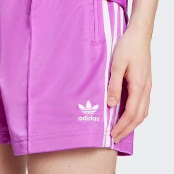 ADIDAS ORIGINALS Loosefit Shorts 'Firebird' in Lila