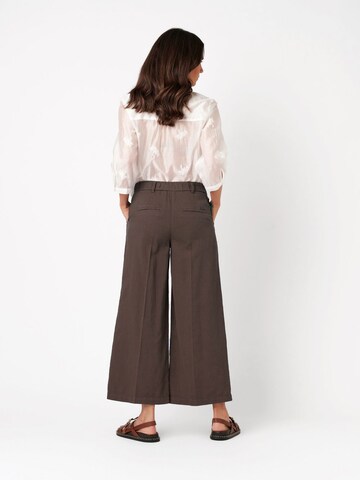 TONI Loose fit Pants in Brown