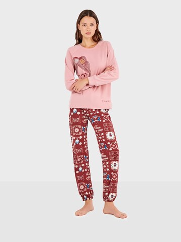 Pijama de la Gisela pe roz