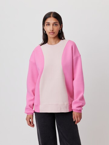 LeGer by Lena GerckeSweater majica ' Svenja' - roza boja: prednji dio