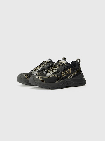 EA7 Emporio Armani - Zapatillas deportivas bajas en negro: frente