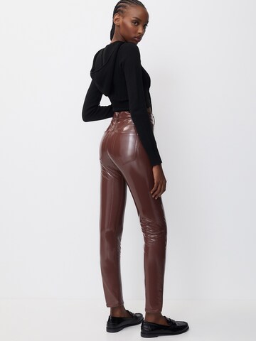 Skinny Pantalon Pull&Bear en marron