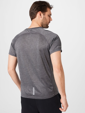 Newline Sportshirt in Grau