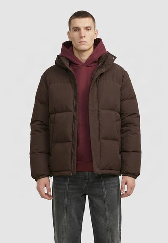 Urban Classics Tussenjas in Bruin: voorkant