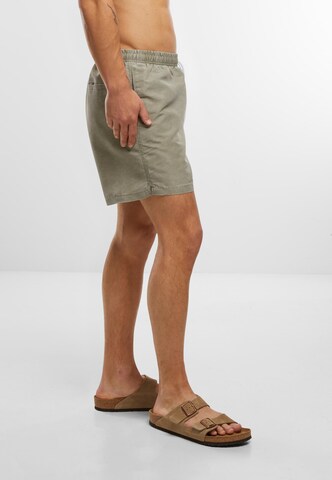 Urban Classics Badeshorts in Grün