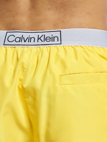 Calvin Klein Swimwear شورت سباحة بلون أصفر