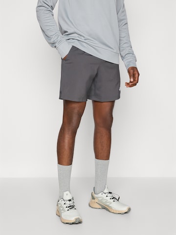 THE NORTH FACE Normalny krój Spodnie outdoor w kolorze szary: przód