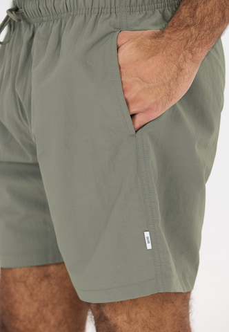 NOU Boardshorts 'Eyemouth V2' in Grün