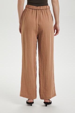 SOAKED IN LUXURY Loose fit Trousers 'Camile' in Brown