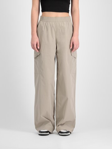 Loosefit Pantaloni cargo di ALPHA INDUSTRIES in beige: frontale