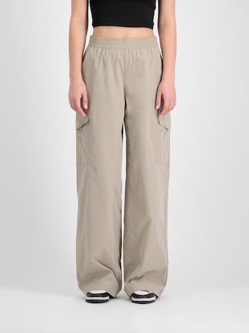 Loosefit Pantalon cargo ALPHA INDUSTRIES en beige : devant