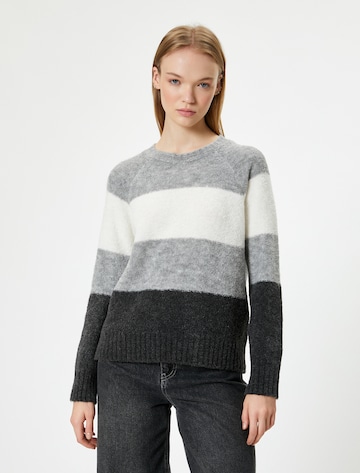 Koton Sweatshirt in Grijs: voorkant