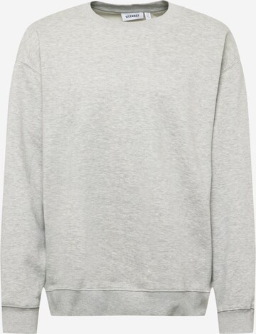 Sweat-shirt WEEKDAY en gris : devant