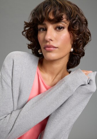 LAURA SCOTT Strickjacke in Grau