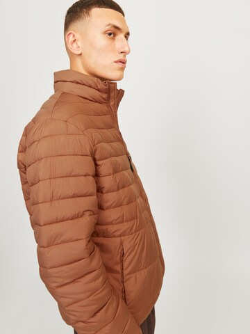 JACK & JONES Демисезонная куртка 'JJEState' в Коричневый