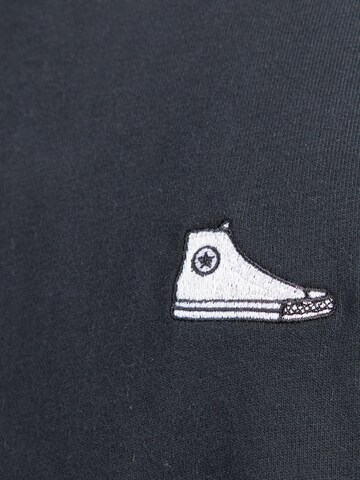 CONVERSE Bluser & t-shirts 'SNEAKER PATCH' i sort