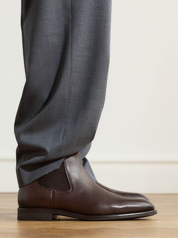 MANFIELD Boots in Brown: front