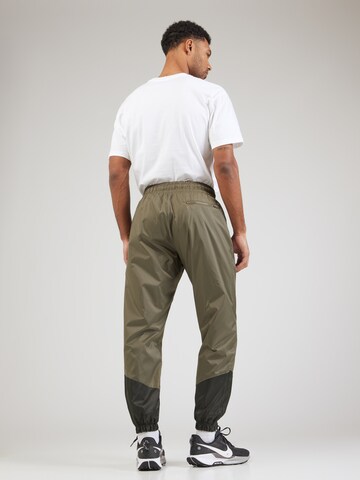 Effilé Pantalon 'Windrunner' Nike Sportswear en vert