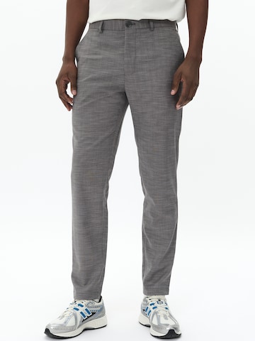 Coupe slim Pantalon 'MALiam' Matinique en gris : devant