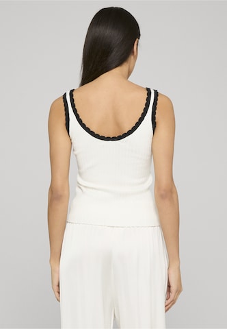 Top in maglia di Estelou in bianco
