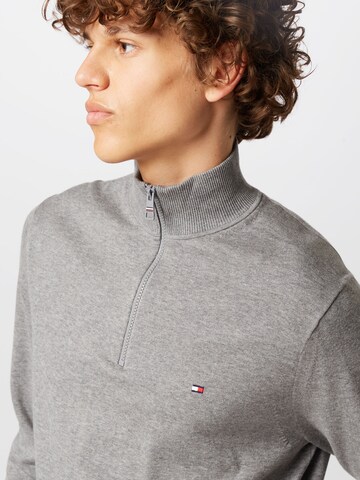 TOMMY HILFIGER Pullover in Grau