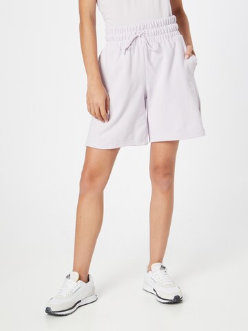 PUMA Loosefit Sportshorts in Lila: predná strana