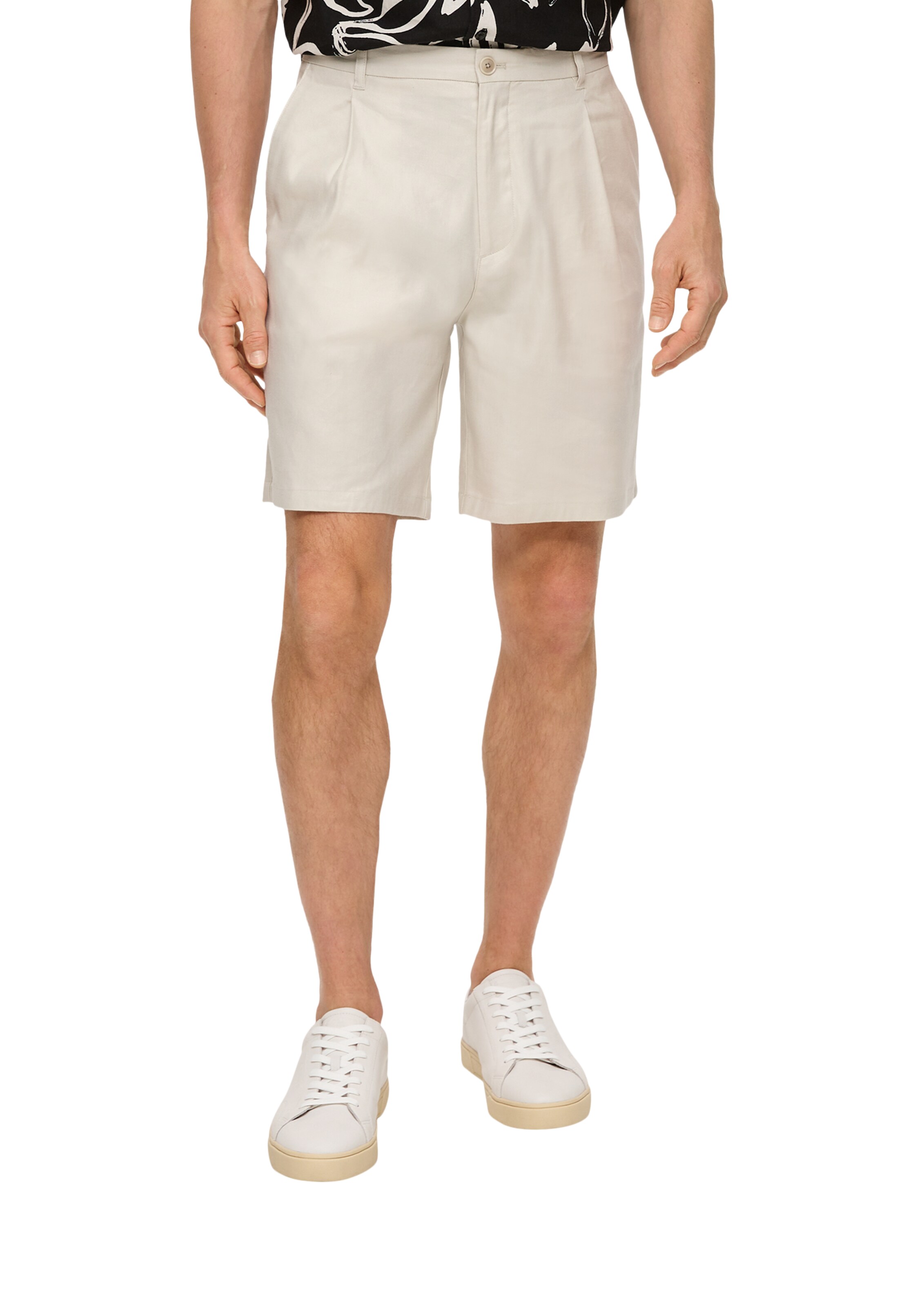 s.Oliver BLACK LABEL Regularen Hlače z naborki | bela barva: sprednja stran