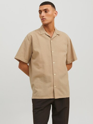 smėlio JACK & JONES Standartinis modelis Marškiniai 'Palma': priekis