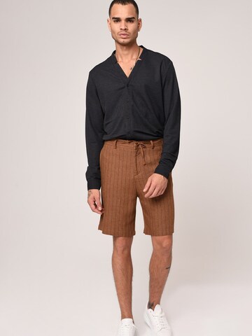 Antioch Regular Trousers in Brown