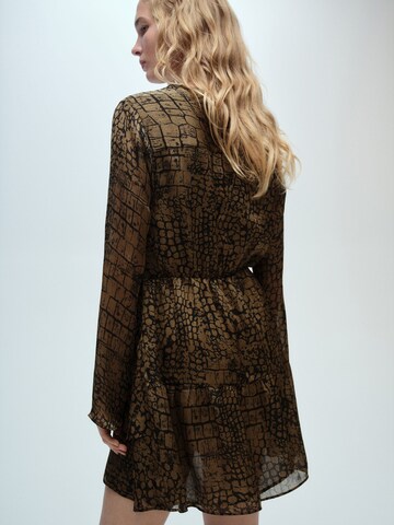 Rochie 'Jules' de la MANGO pe maro