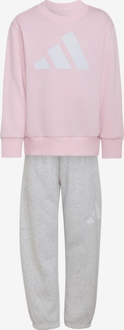 ADIDAS SPORTSWEAR Trainingspak 'Essentials' in Roze: voorkant