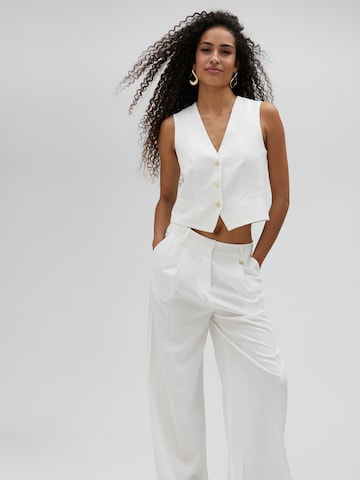 Lola Casademunt Vest ' ' in White