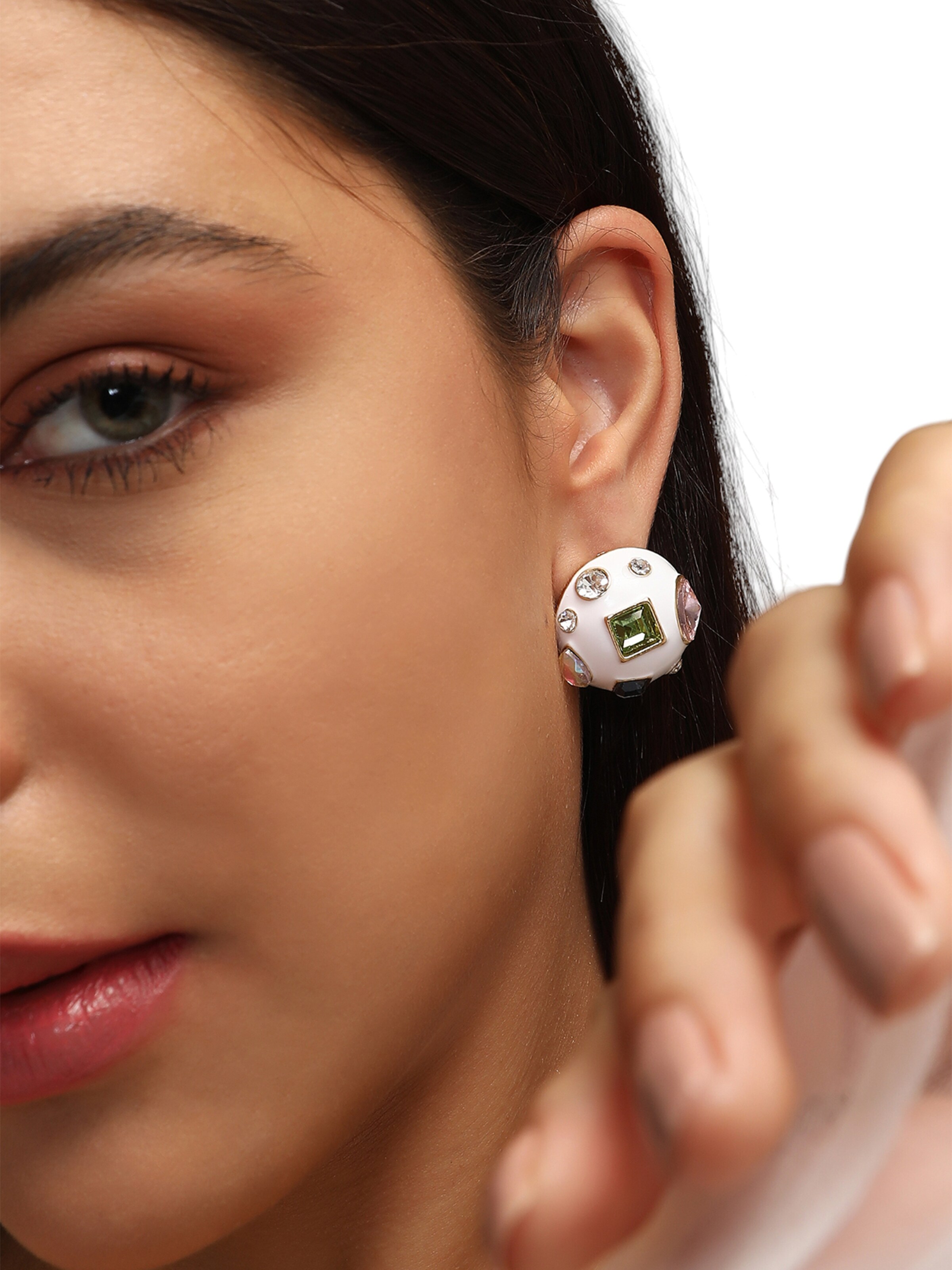 Orecchini 'Tulsa' di SOHI in bianco: frontale