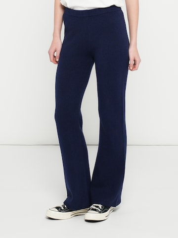 GAP Flared Trousers 'CASHSOFT' in Blue: front