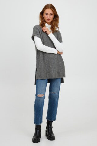 b.young Strickweste in Grau