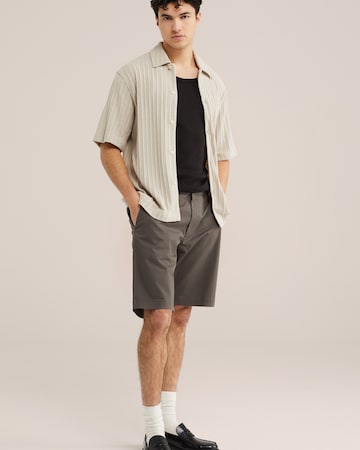 WE Fashion Свободный крой Брюки-чинос в Серый