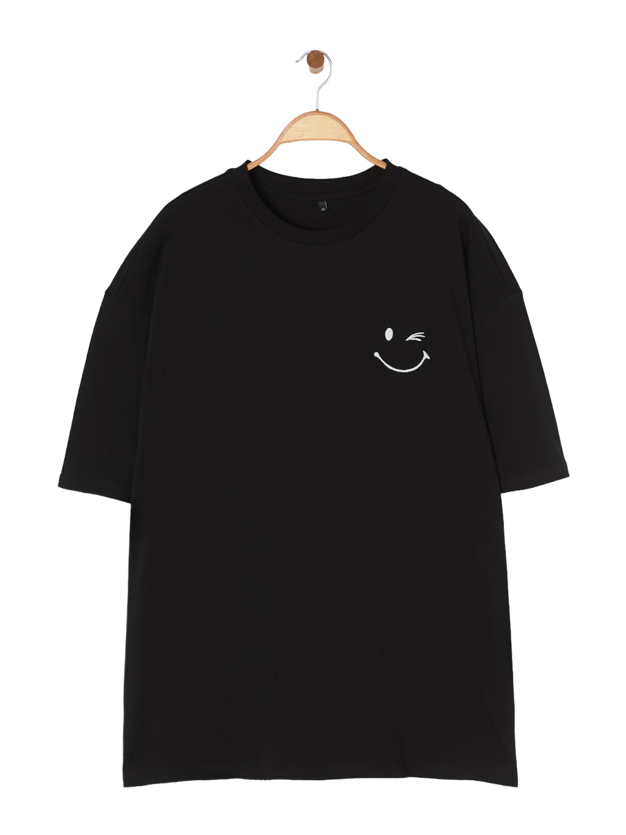 Trendyol Shirt in Zwart: voorkant