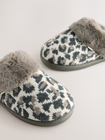 Papuci de casă de la Next pe gri