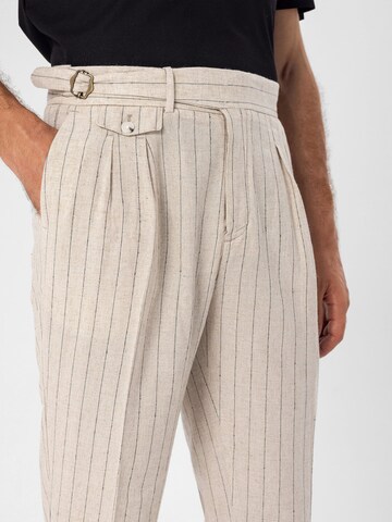 Antioch Regular Pleat-front trousers in White
