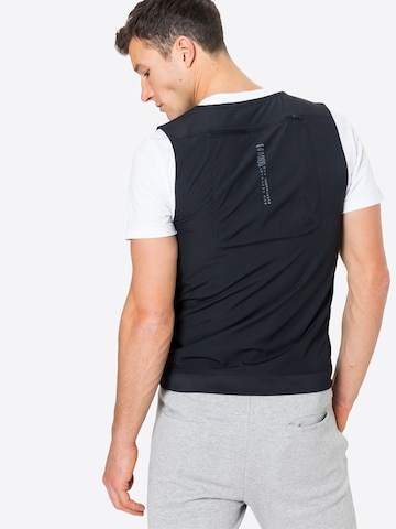 UNDER ARMOUR Sportsvest 'Run Anywhere' i svart