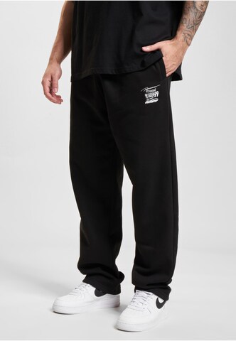 ROCAWEAR Regular Trousers in Black: front