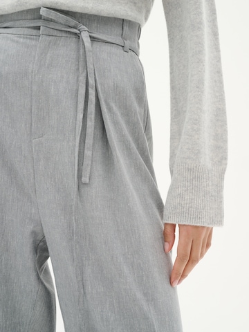 InWear Voľný strih Plisované nohavice 'YanIW' - Sivá
