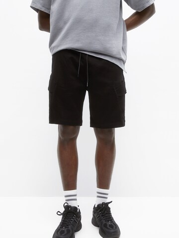 Pull&Bear Regular Shorts in Schwarz: predná strana