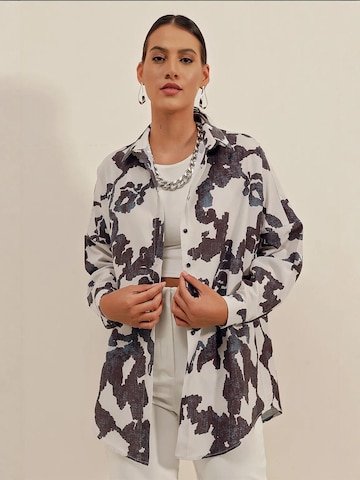 Bigdart - Blusa em branco: frente